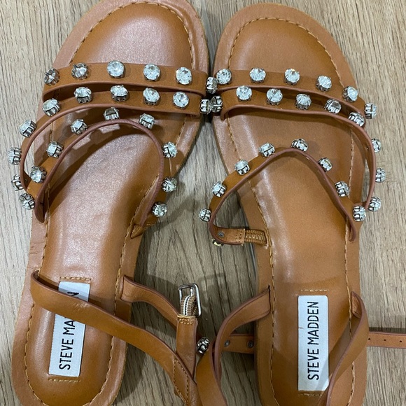 Steve Madden Shoes - Steve Madden tan sandals with rhinestones